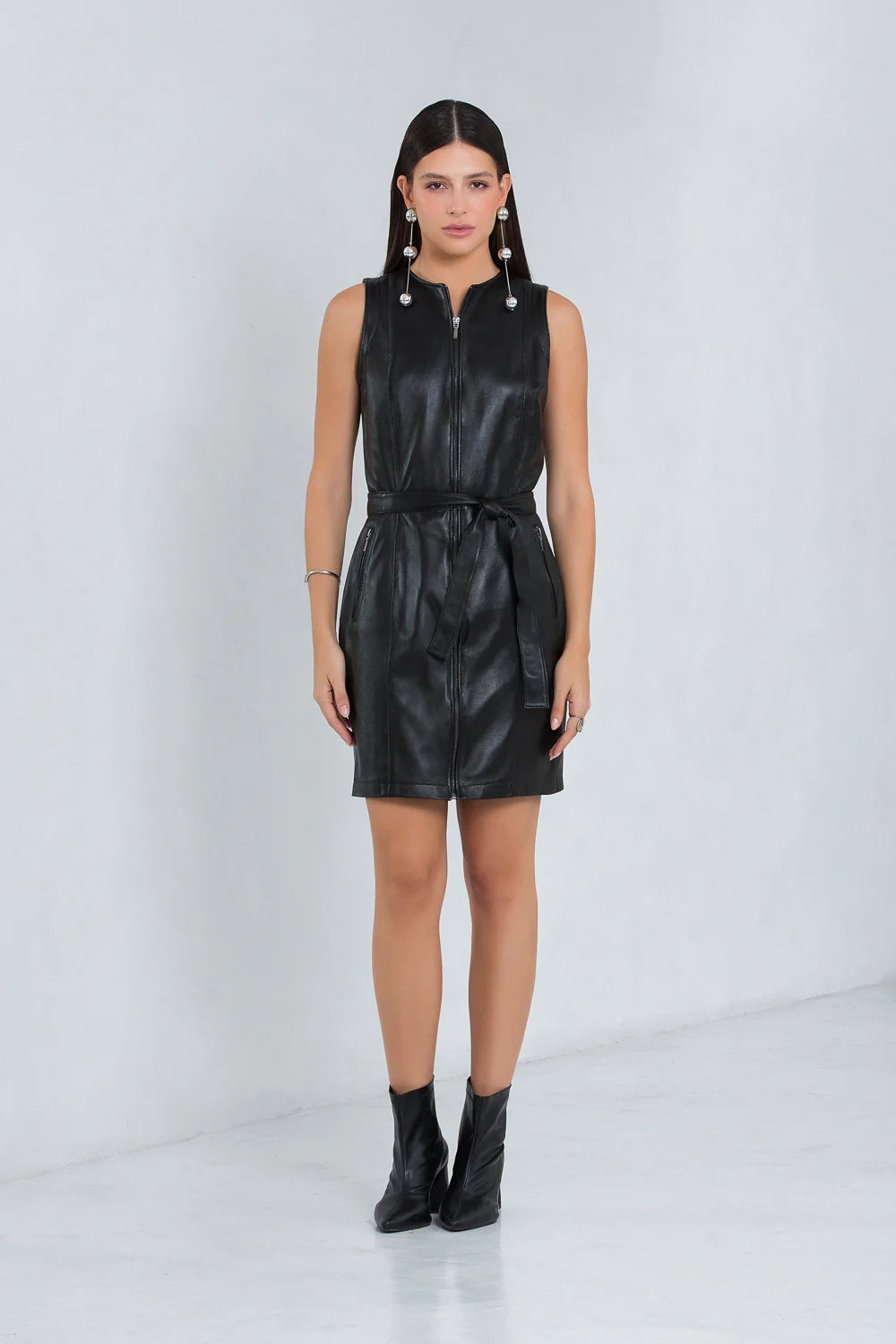 Feminino - Vestido de Couro