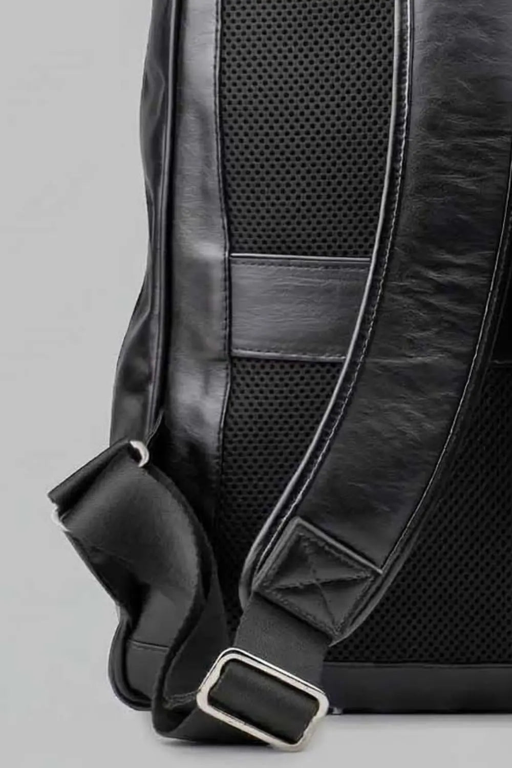 Mochila Eron de Couro Preto