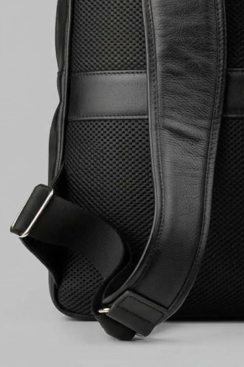 Mochila Lior de Couro Preto