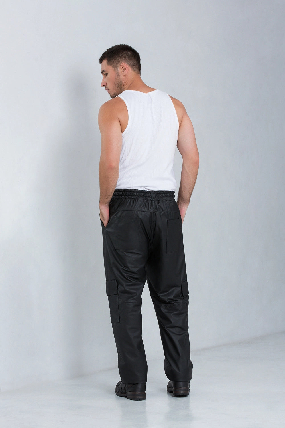 Calça de couro bovino masculina preta, modelo Doran Cargo — imagem 3, Magon Concepth