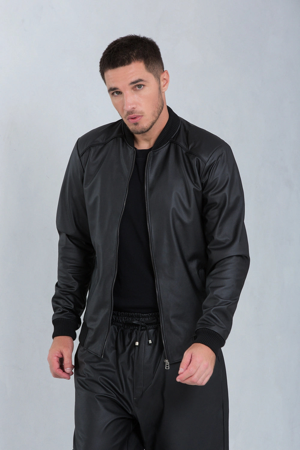 Jaqueta de couro bovino masculina preta, modelo Elian Bomber — imagem 3, Magon Concepth