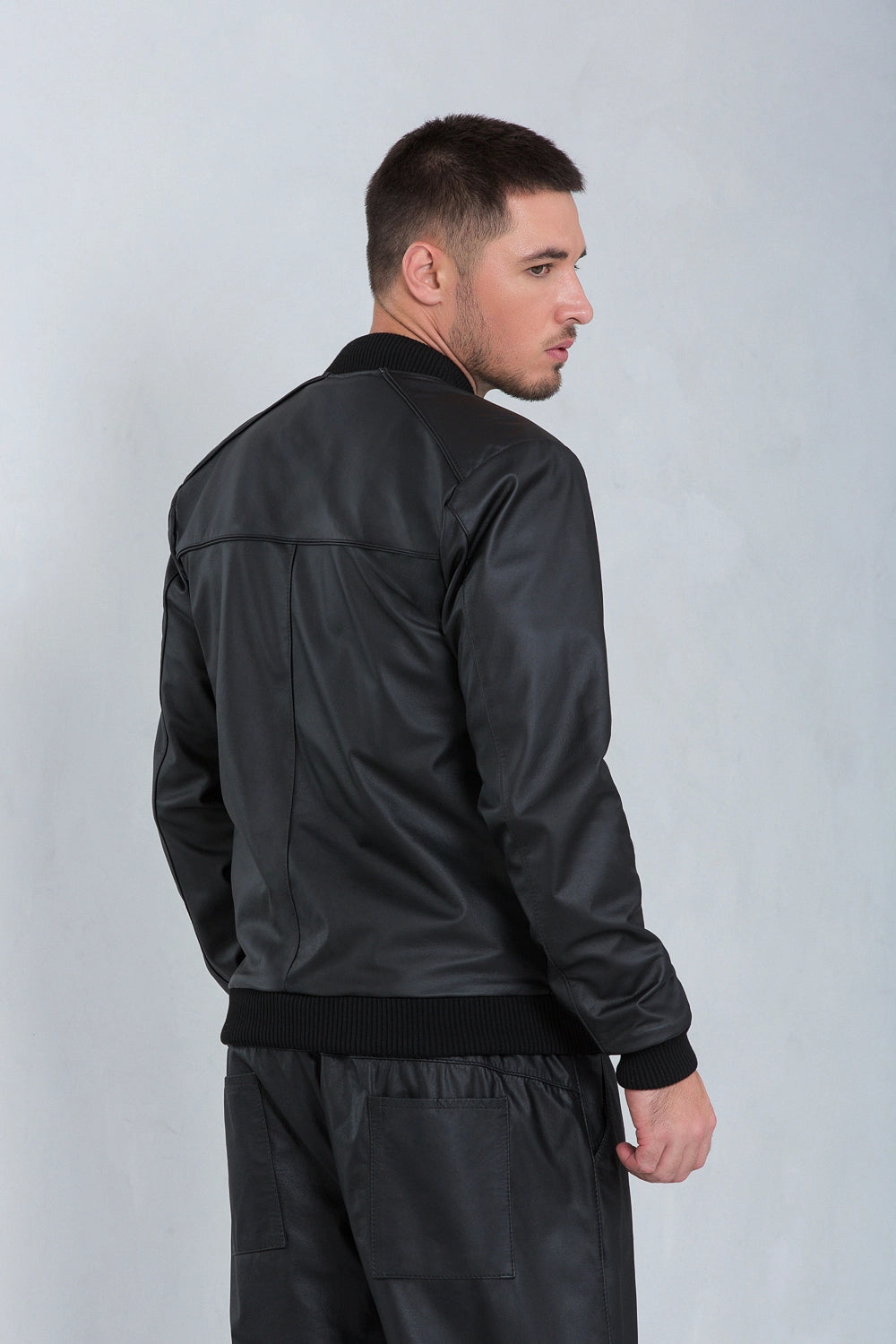 Jaqueta de couro bovino masculina preta, modelo Elian Bomber — imagem 4, Magon Concepth