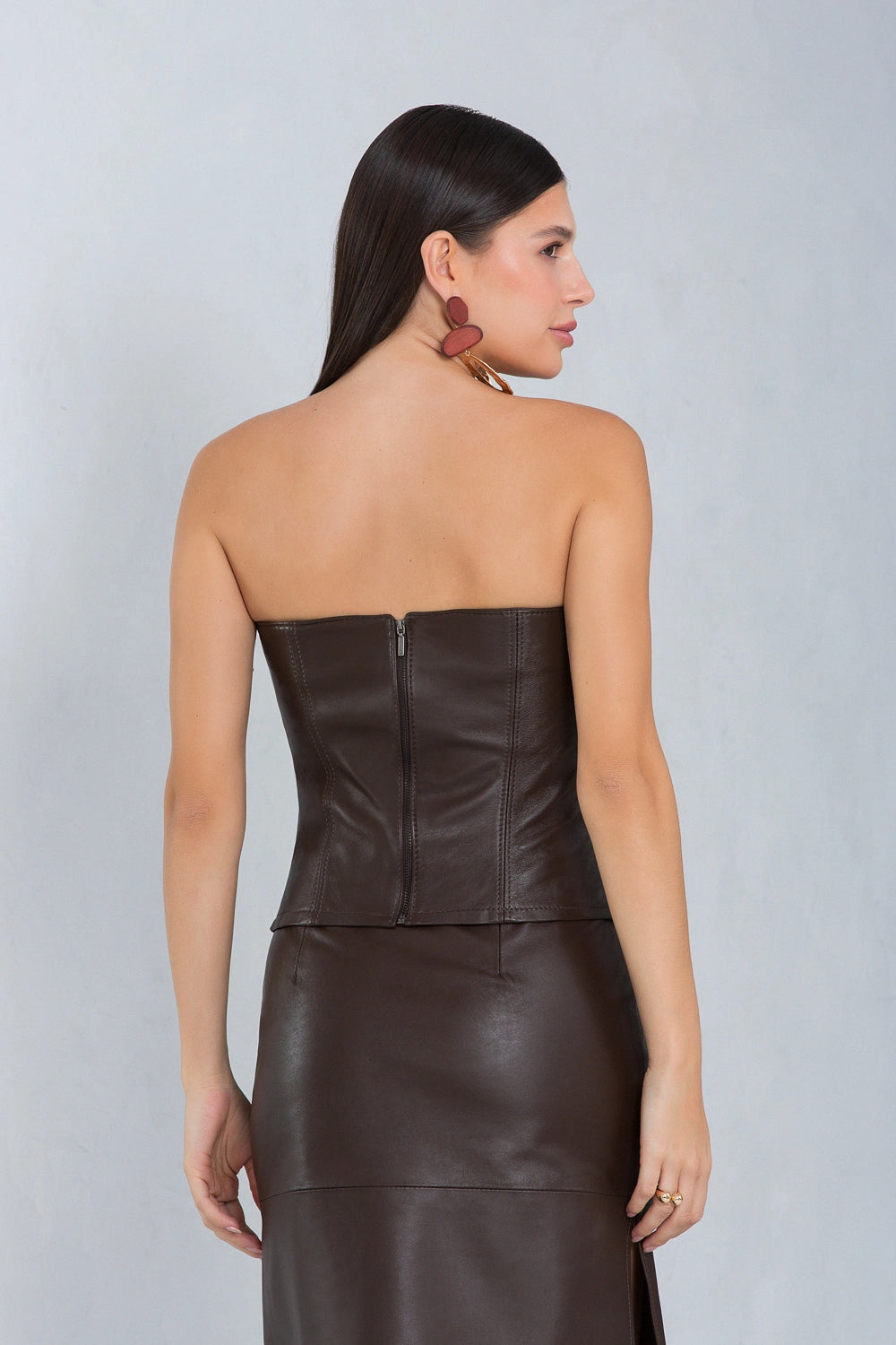 Cropped de couro pelica feminino marrom, modelo Corset Jade — imagem 3, Magon Concepth