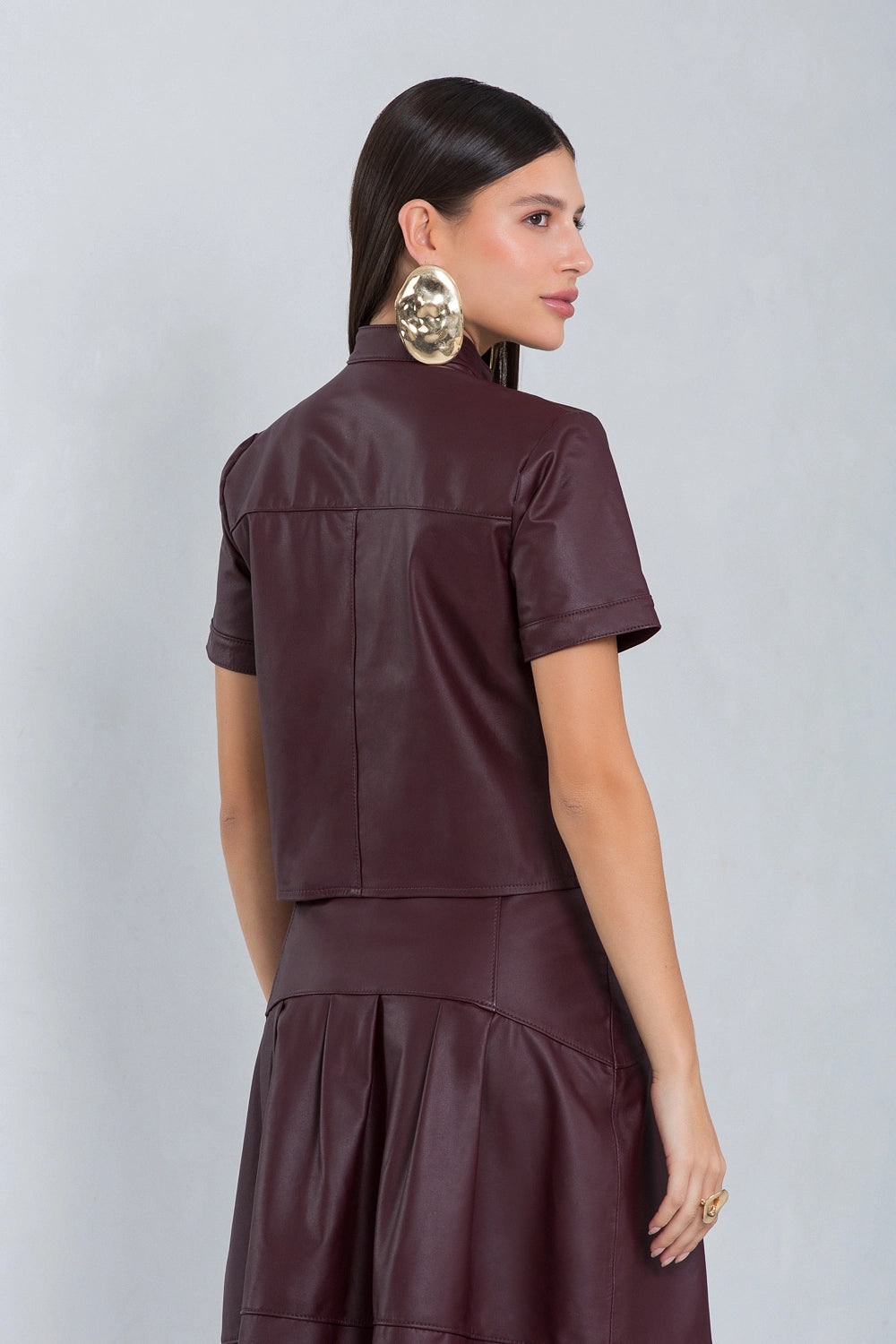 Camisa de couro bovino feminina, modelo Mya Cropped — imagem 3, Magon Concepth
